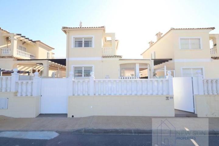 Chalet en venta en Orihuela Costa, Lomas de Cabo Roig photo 0