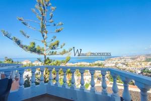 Apartamento en venta en Adeje, Avenida de España, 38660 photo 0