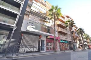 Local comercial en venta en Torrevieja, Torrevieja photo 0