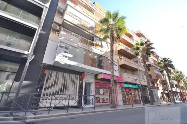 Local comercial en venta en Torrevieja, Torrevieja photo 0