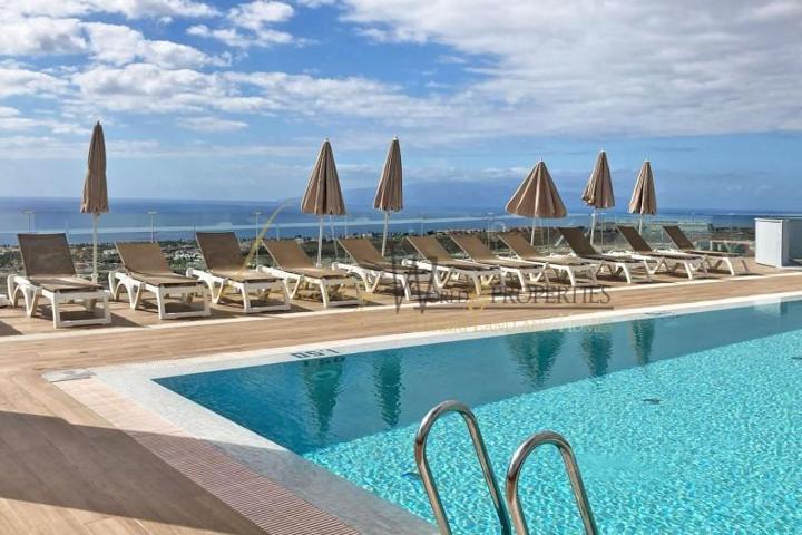 Apartamento en venta en Adeje, Avenida de los Vientos, 38670 photo 0