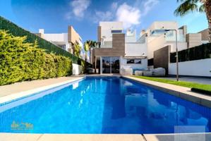 Chalet en venta en Guardamar del Segura, EL RASO photo 0