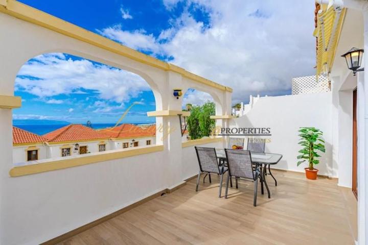 Apartamento en venta en Adeje, Calle País Vasco, 38660 photo 0