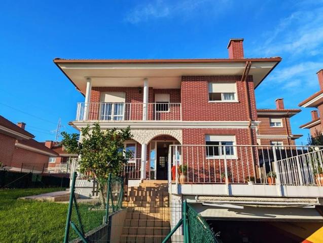Chalet en venta en Astillero, Centro photo 0