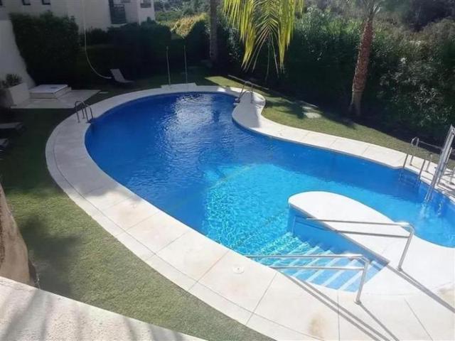 Apartamento en venta en Estepona, Selwo La Resinera Golf photo 0
