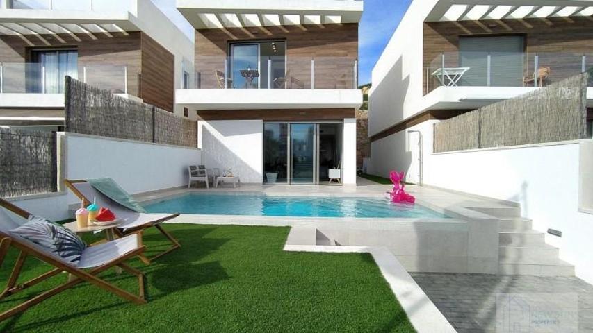 Chalet en venta en Orihuela Costa, PAU 8 photo 0