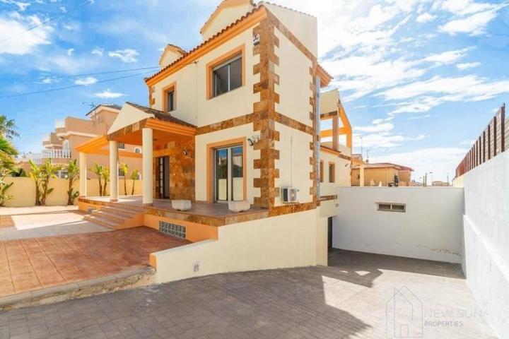 Chalet en venta en Torrevieja, Torrejón photo 0