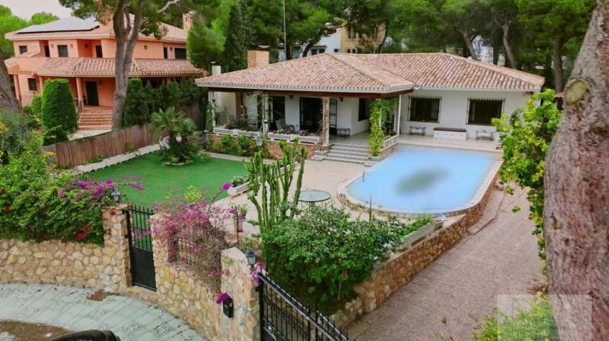 Chalet en venta en Orihuela Costa, Campoamor photo 0