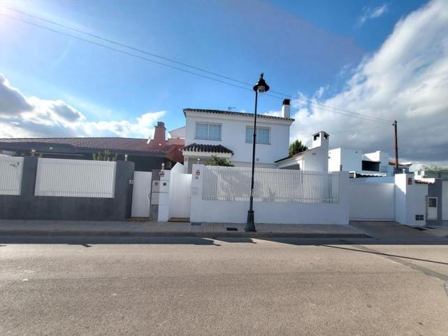 Chalet en venta en Castellón de la Plana, Playa el pinar photo 0