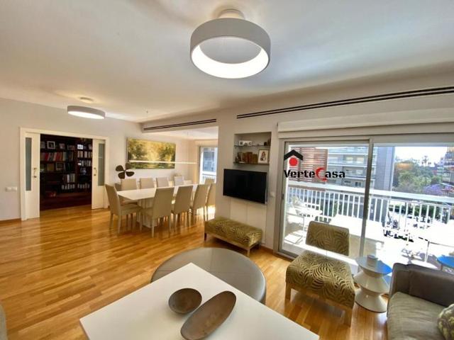 Piso en venta en Valencia, Ciutat Vella photo 0