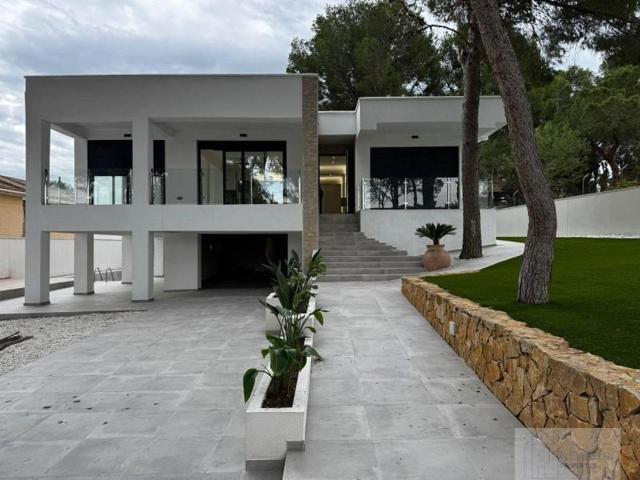 Chalet en venta en Torrevieja, Los balcones photo 0