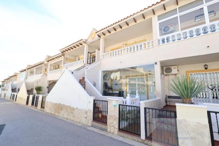 Bungalow en venta en Orihuela Costa, Cabo Roig photo 0