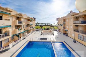 Apartamento en venta en Torrevieja, Playa de los Naufragos photo 0