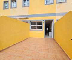 Adosada en venta en Valle de San Lorenzo photo 0