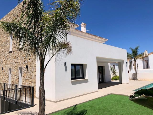 Chalet en venta en Denia, Zona residencial photo 0