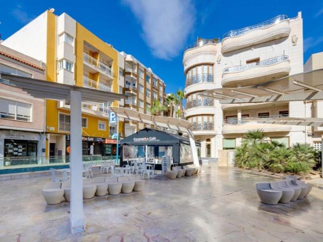 Apartamento en venta en Torrevieja, Centro - Muelle Pesquero photo 0