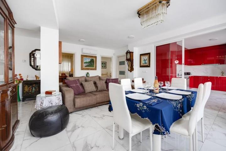 Apartamento en venta en Torrevieja, Paseo maritimo photo 0