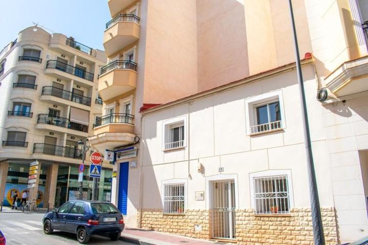 Adosada en venta en Guardamar del Segura, Pueblo photo 0