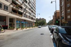 Local comercial en venta en Granada, Alminares photo 0