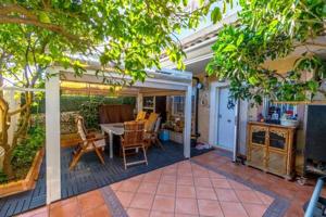 Adosada en venta en Torrevieja photo 0
