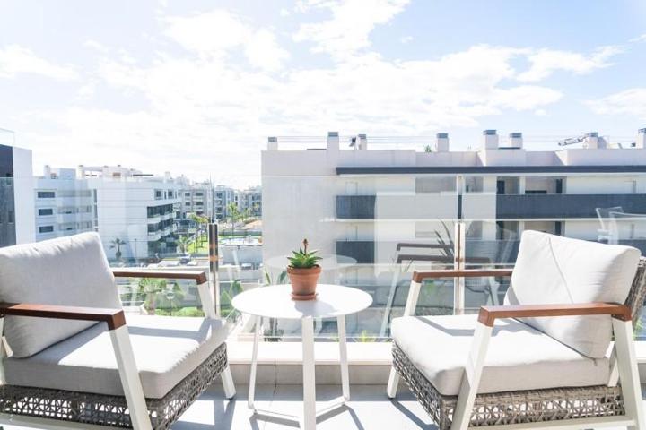 Apartamento en venta en Orihuela Costa photo 0