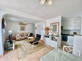 Adosada en venta en Estepona, Costa del Sol photo 0