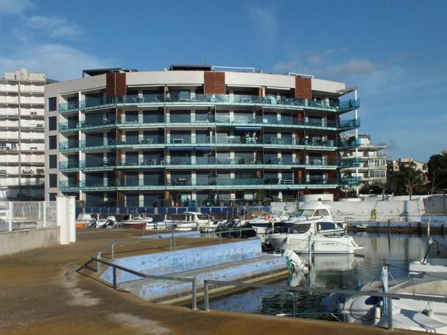 Apartamento en venta en Roses photo 0