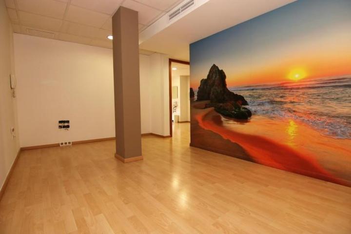 Local comercial en alquiler en Torrent, Zona Avenida al Vedat photo 0