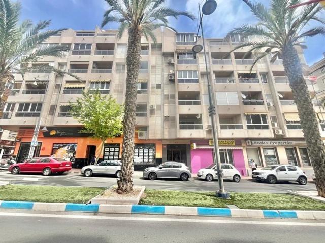 Apartamento en venta en Torrevieja photo 0