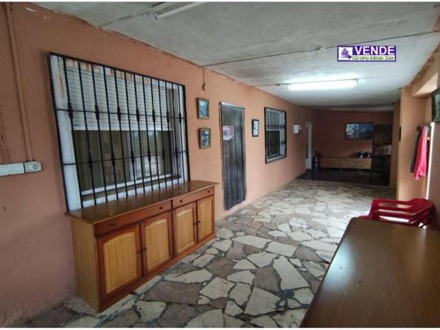 Casa con terreno en venta en Sax, Sax photo 0