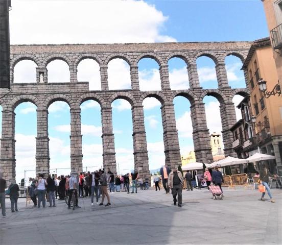 Edificio en venta en Segovia, Avenida del Acueducto photo 0