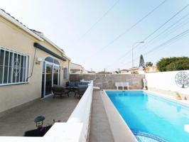 Chalet en venta en Torrevieja photo 0
