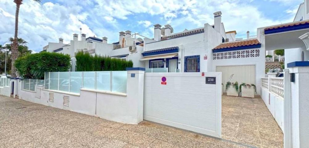 Adosada en venta en Orihuela Costa photo 0