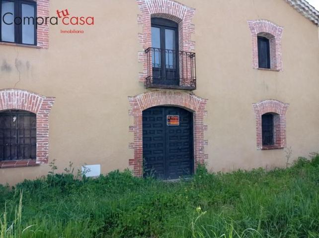 Casa con terreno en venta en Torre Val de San Pedro, La salceda photo 0
