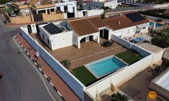 Chalet en venta en Torrevieja photo 0
