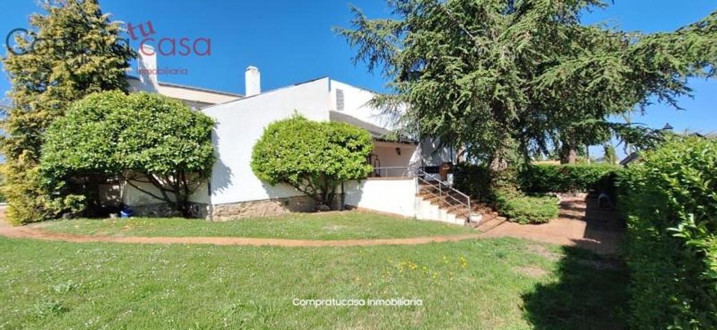 Chalet en venta en Palazuelos de Eresma, PARQUE ROBLEDO photo 0