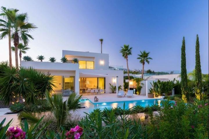 Chalet en venta en San Miguel de Salinas photo 0