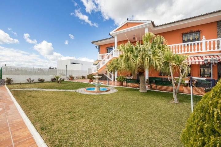 Casa en venta en Atarfe, Atarfe photo 0