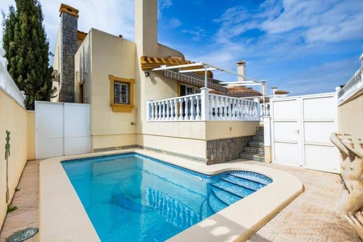 Chalet en venta en Orihuela Costa photo 0
