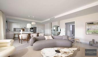 Apartamento en venta en Marbella, Alto de los Monteros photo 0