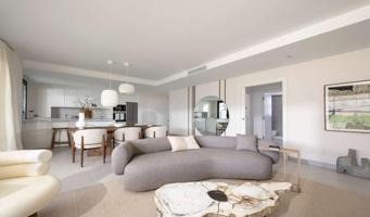Apartamento en venta en Marbella, Alto de los Monteros photo 0