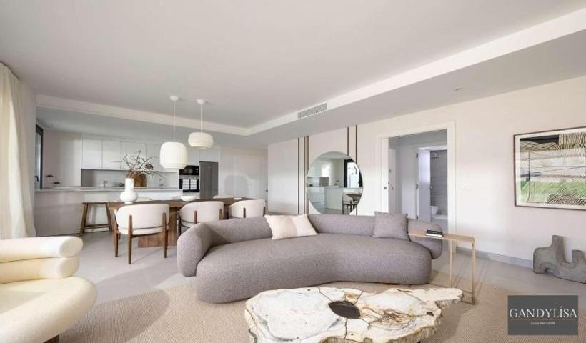 Apartamento en venta en Marbella, Alto de los Monteros photo 0