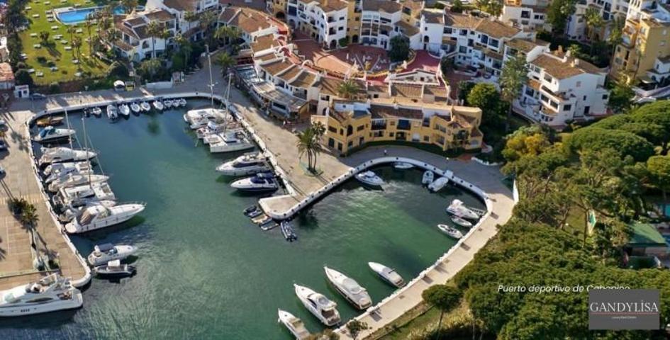 Apartamento en venta en Marbella, Cabopino-Artola photo 0