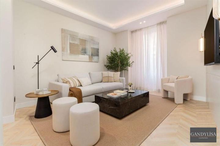 Apartamento en venta en Madrid, Centro photo 0