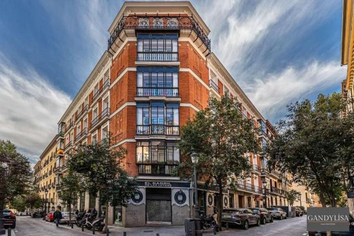 Apartamento en venta en Madrid, Cortes photo 0