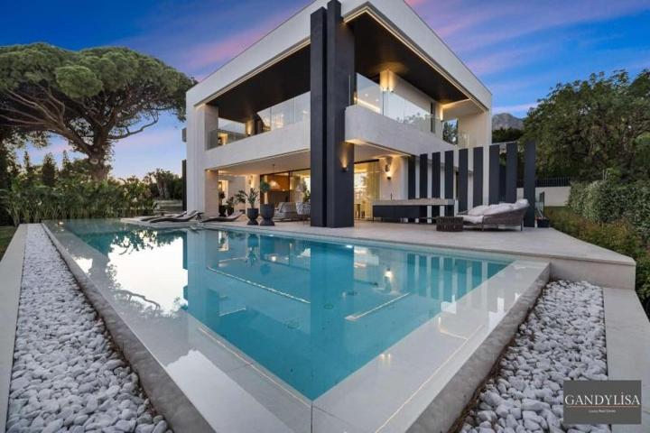 Chalet en venta en Marbella photo 0