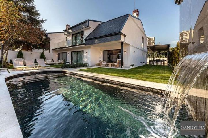 Chalet en venta en Madrid, Hortaleza photo 0
