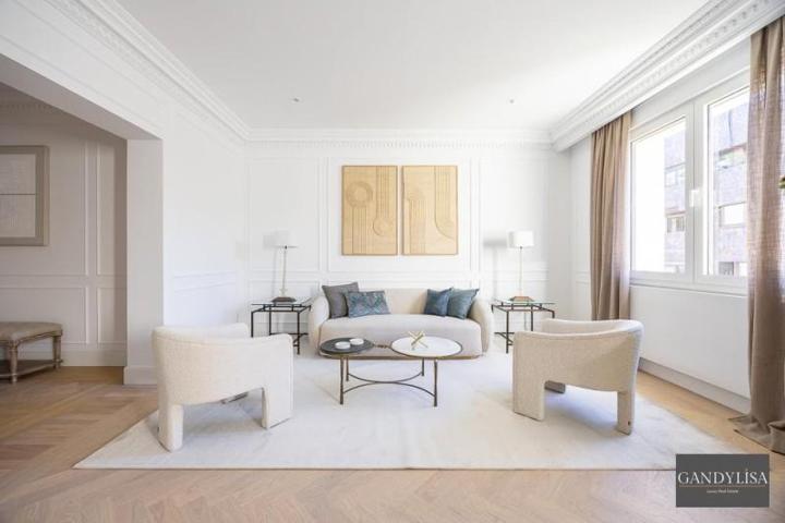 Apartamento en venta en Madrid, Salamanca photo 0