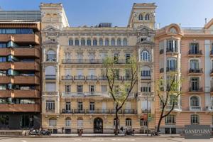 Apartamento en venta en Madrid, Almagro photo 0