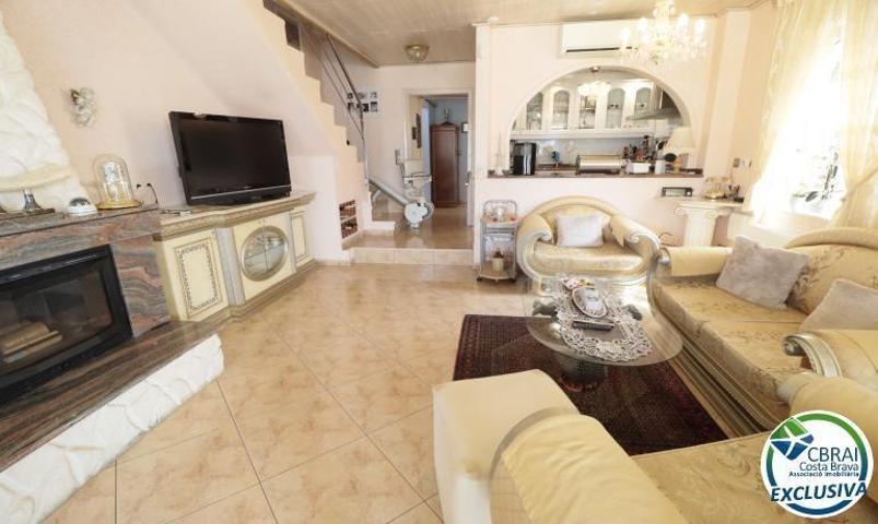 Casa en venta en Roses, Santa Margarida photo 0